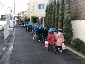 商店街へ